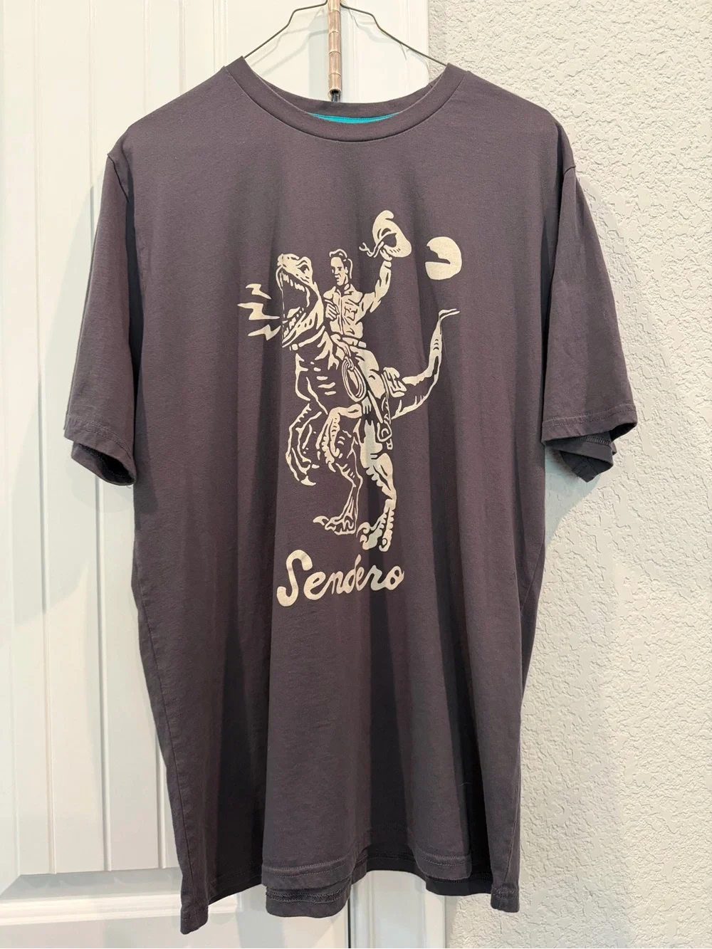 Sendero Men's Short-Sleeve Graphic Tee in Charcoal